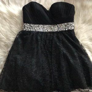 Sweetheart neckline black homecoming dress
